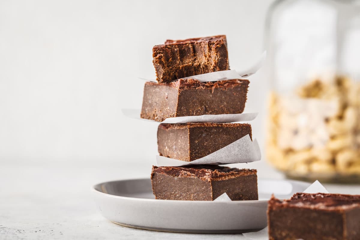 Dolce al cacao e anacardi
