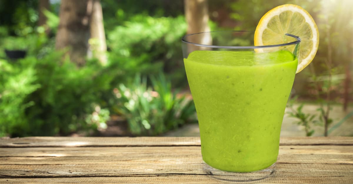 Estratto detox al limone, finocchio e cavolo verde