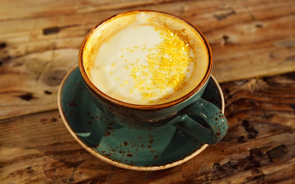 Latte di mandorla zafferano e vaniglia
