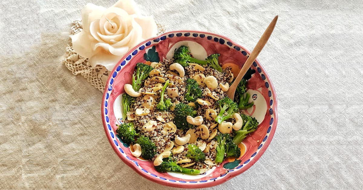 Bowl di quinoa, lupini e broccoli