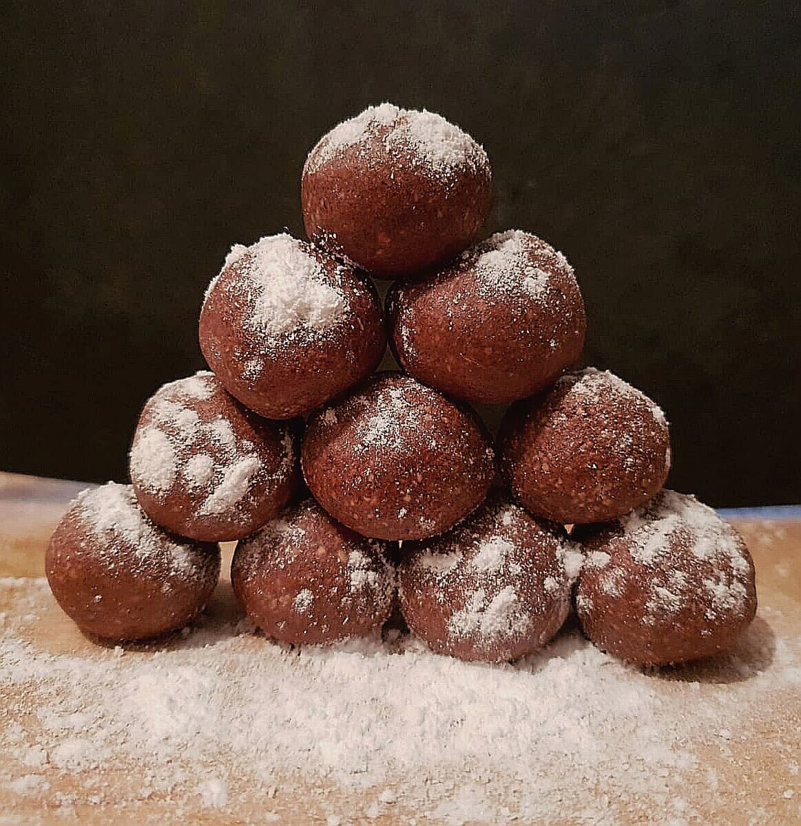 Tartufini crudisti cioccolato e nocciole