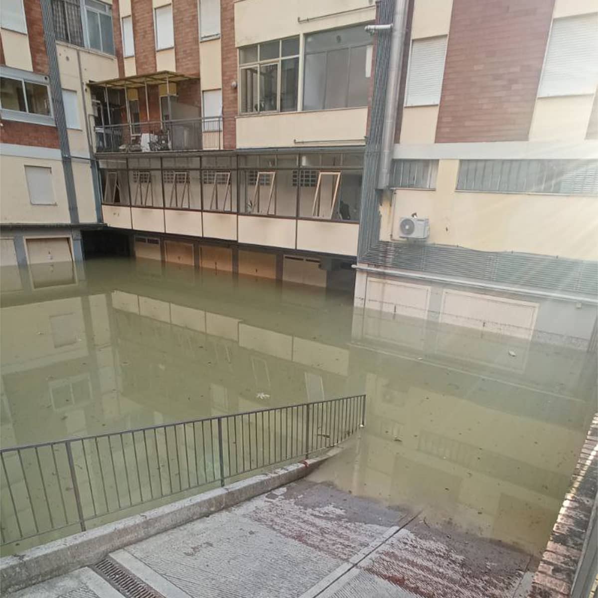 Un palazzo sul lungofiume (Cesena)