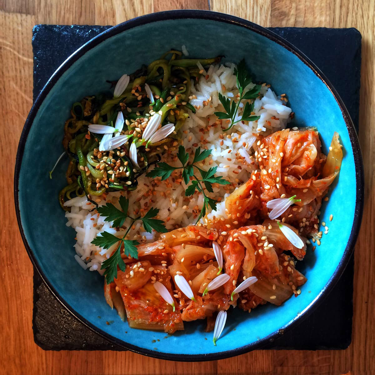 Bowl con alimenti fermentati