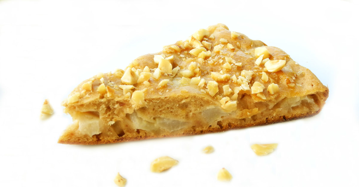 Torta di pere e nocciole dolcificata con i datteri