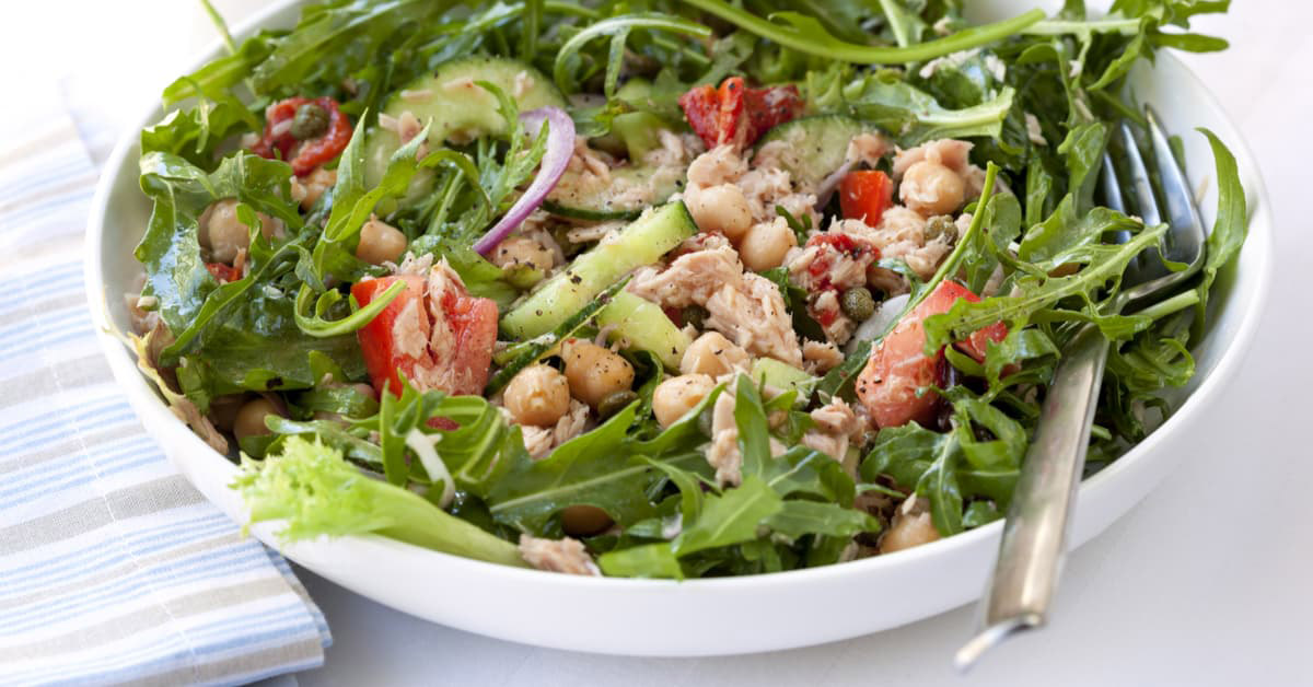 Insalata fredda di patate tonno e ceci con aceto di kiwi