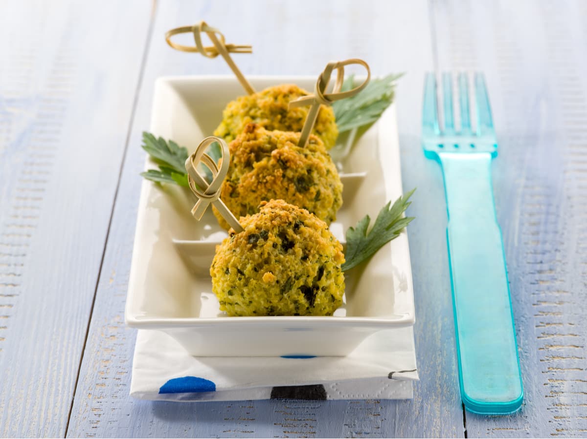 Polpette di cavolfiore, friselle e curcuma