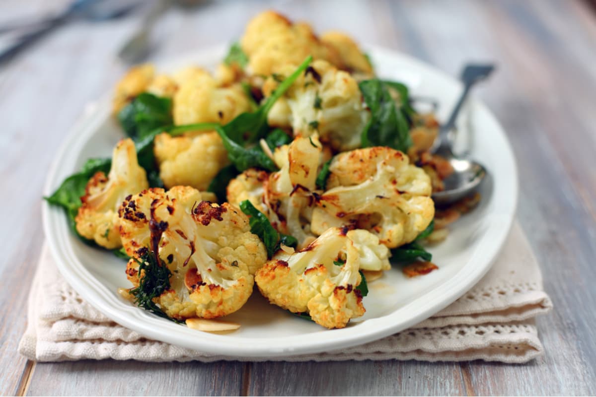Cavolfiore arrosto con crema di mandorle