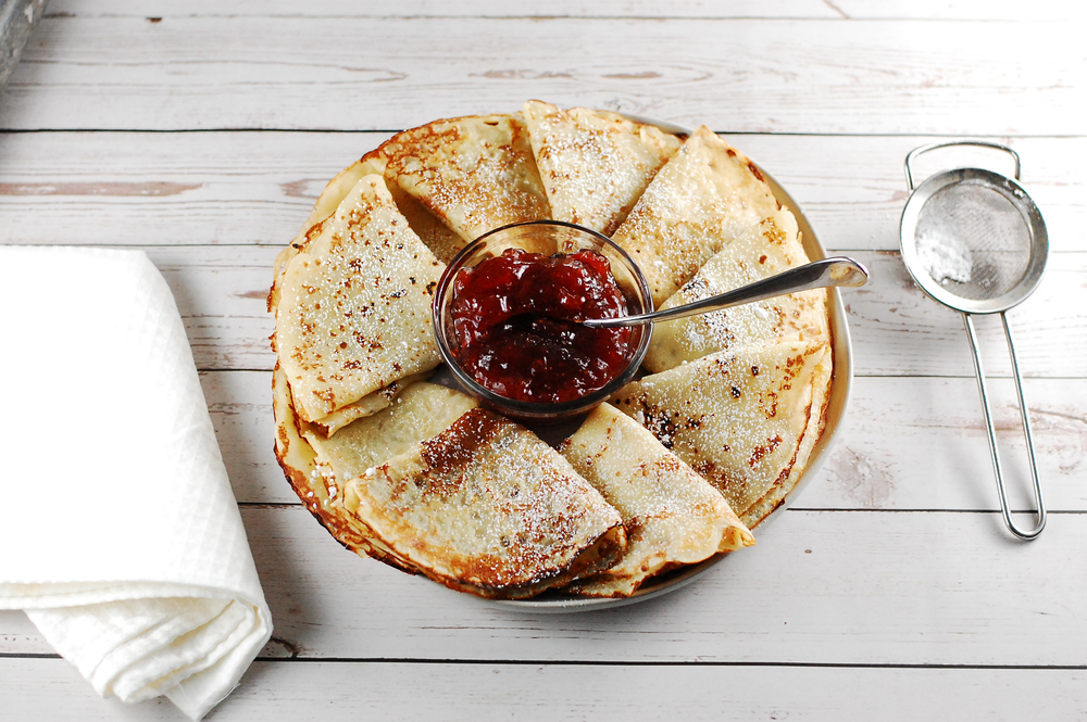 Crepes di farina di riso con marmellata di fragole