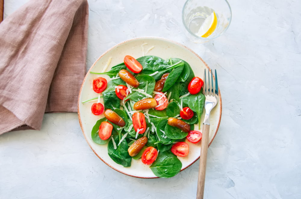 Insalata di spinaci e datteri