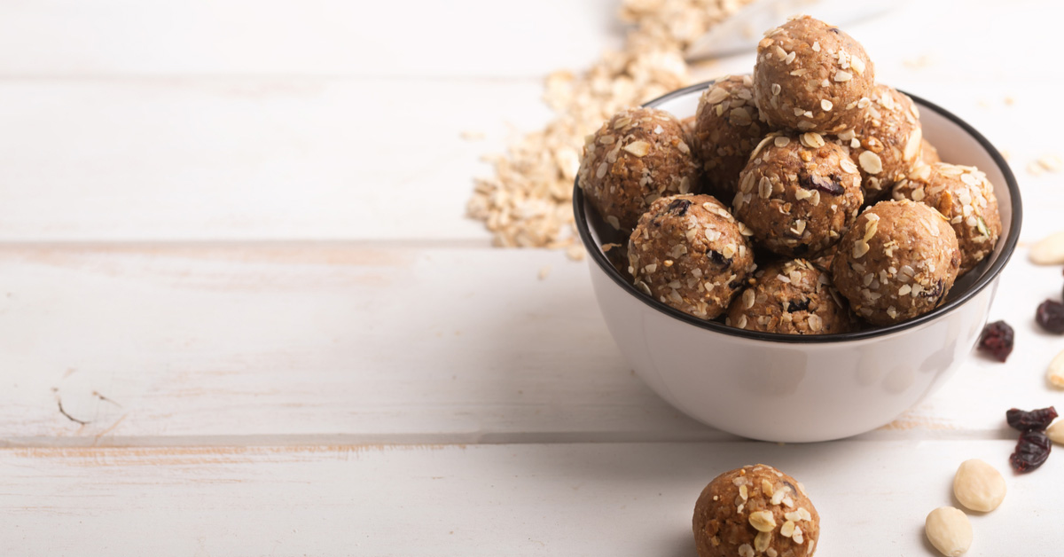 ciotolina con palline di frutta secca e semi di chia