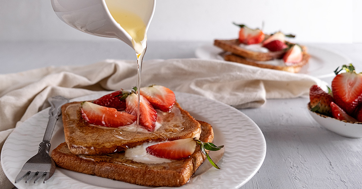 Toast con fragole e sciroppo d'agave
