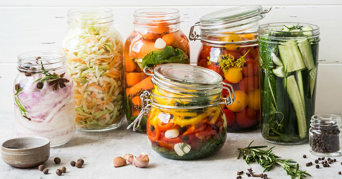 barattoli di giardiniera di verdure