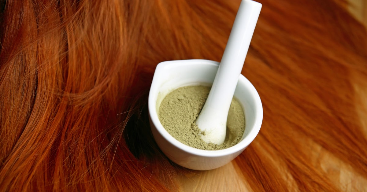 L'henné è una delle piante più usate per tingere i capelli in maniera naturale