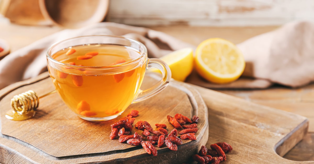 La tisana di Bacche di Goji può essere arricchita con zenzero e miele