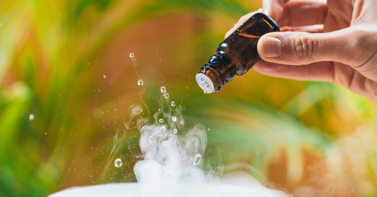 L'utilizzo degli oli essenziali in un diffusore è un modo semplice per sfruttare i benefici dell'aromaterapia