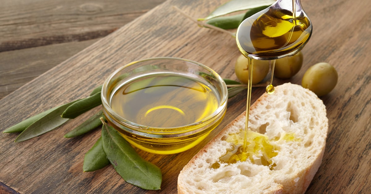 olio d'oliva con propietà benefiche per la salute del cuore