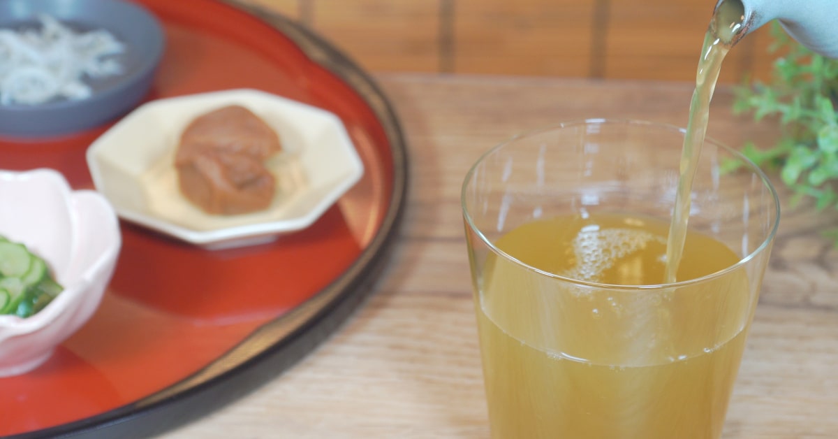 Bevanda di kuzu e umeboshi