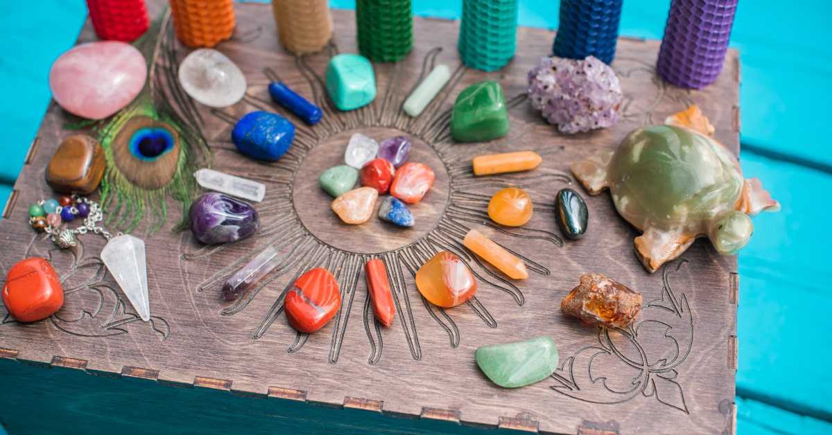 Pietre e cristalli di colore arancione per il riequilibrio del secondo chakra