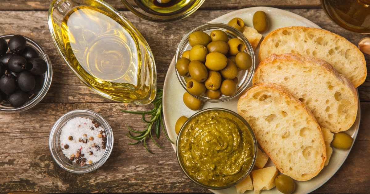 Pane, olive e olio
