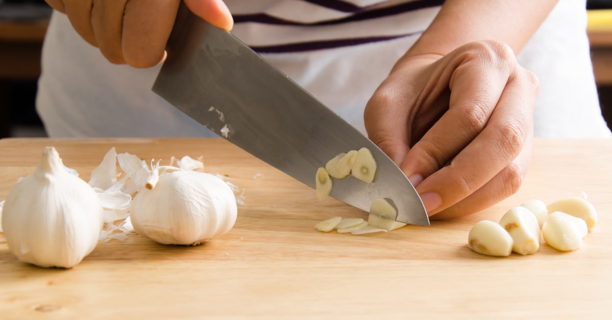 L'aglio &egrave; un potente rimedio naturale per sostenere le difese