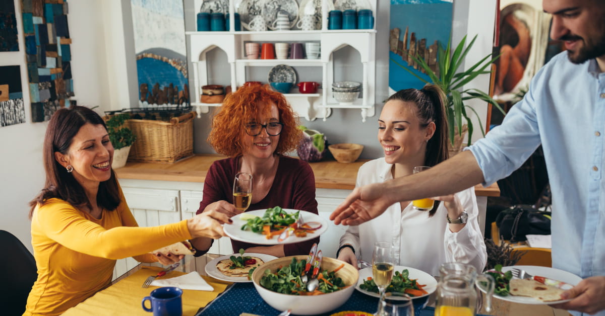 Cena a base vegetale e vegan fra amici