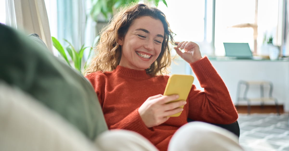 Donna che fa acquisti online