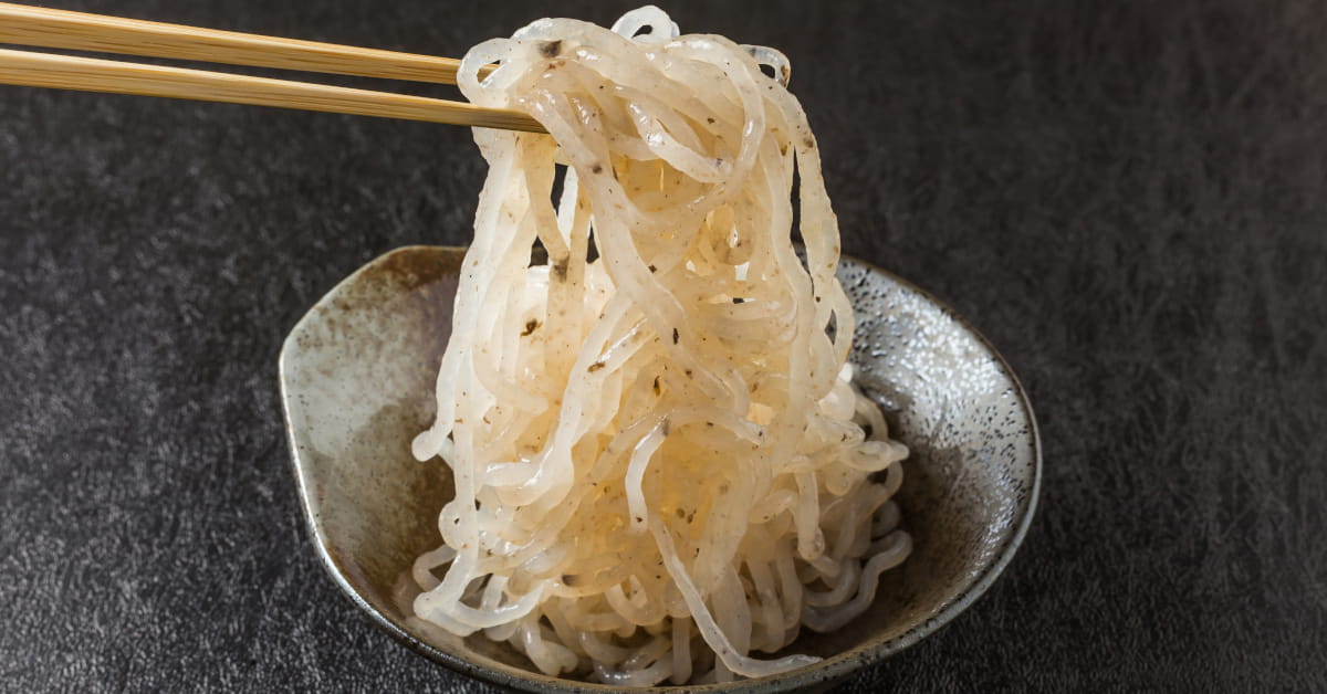 Piatto di shiritaki di konjac