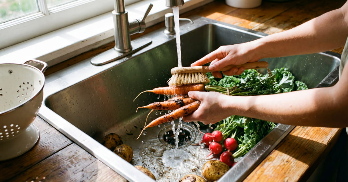 Lavare bene le verdure è importante e non solo in gravidanza
