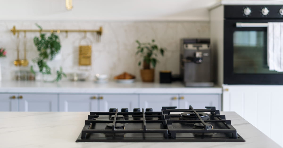 Errori che rovinano i fornelli e &ldquo;inquinano&rdquo; la casa