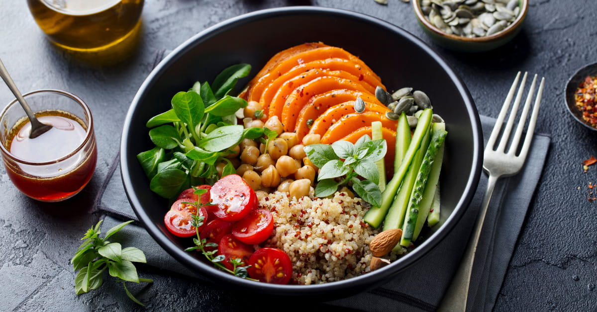 Come strutturare una cena che favorisca il sonno