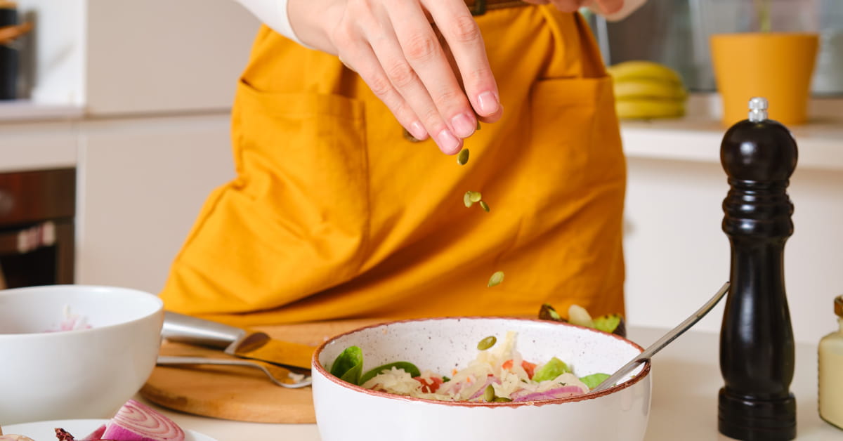 Semi di zucca nell'insalata