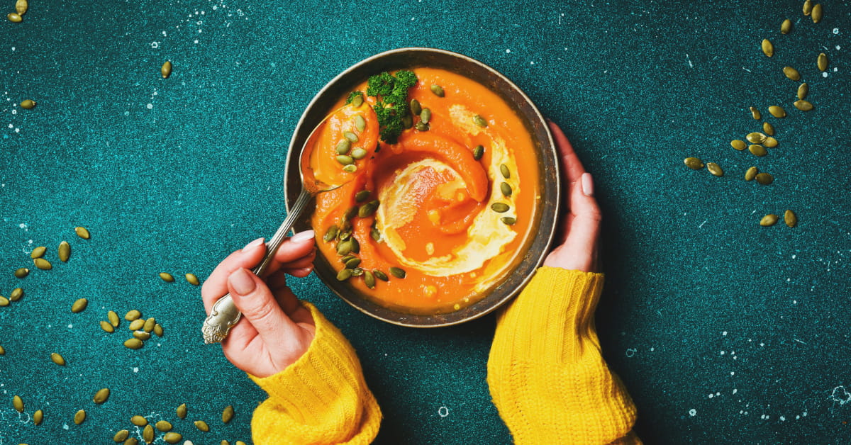 Crema di zucca e carote con semi di zucca tostati