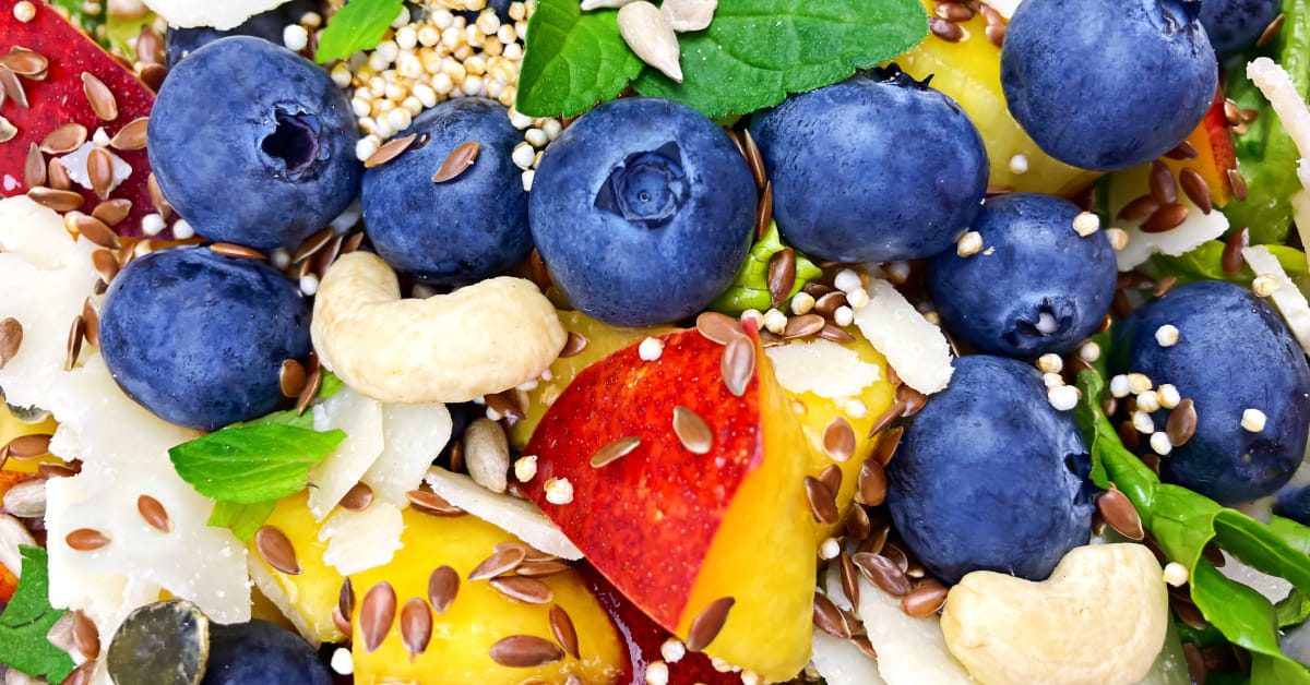 Macedonia di frutta con semi di lino