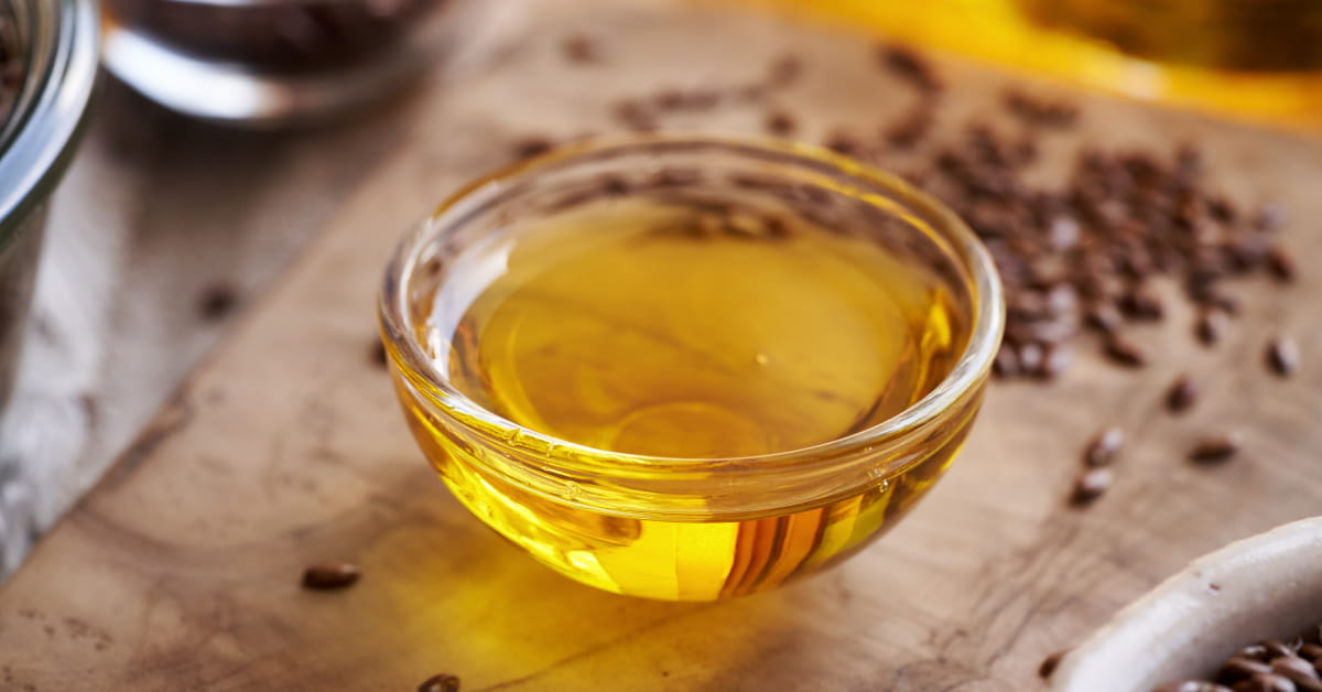 Olio di semi di lino: proprietà e utilizzo